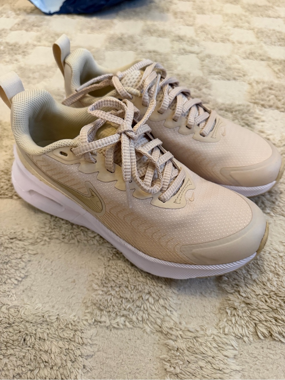 Nike Women's Beige/Tan Lightweight Sneakers